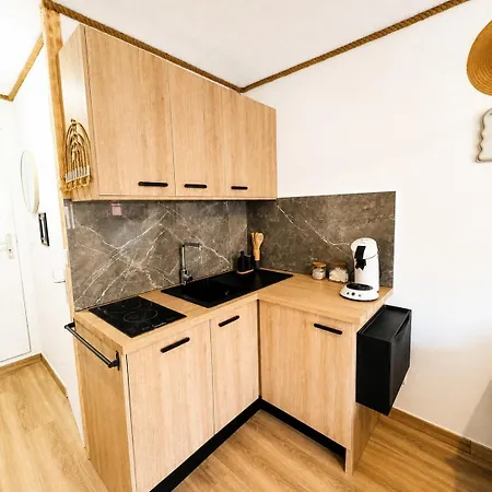 Le Naxos Clim Parking Balcon Apartament *